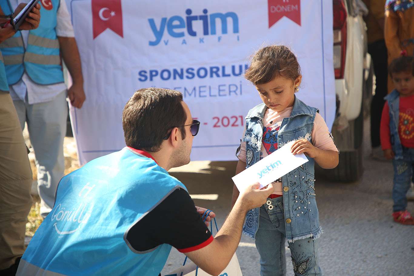 Yetim Vakfı'ndan binlerce yetime destek